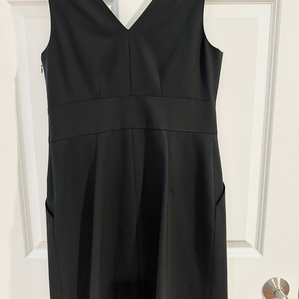 Theory sheath dress with pockets!